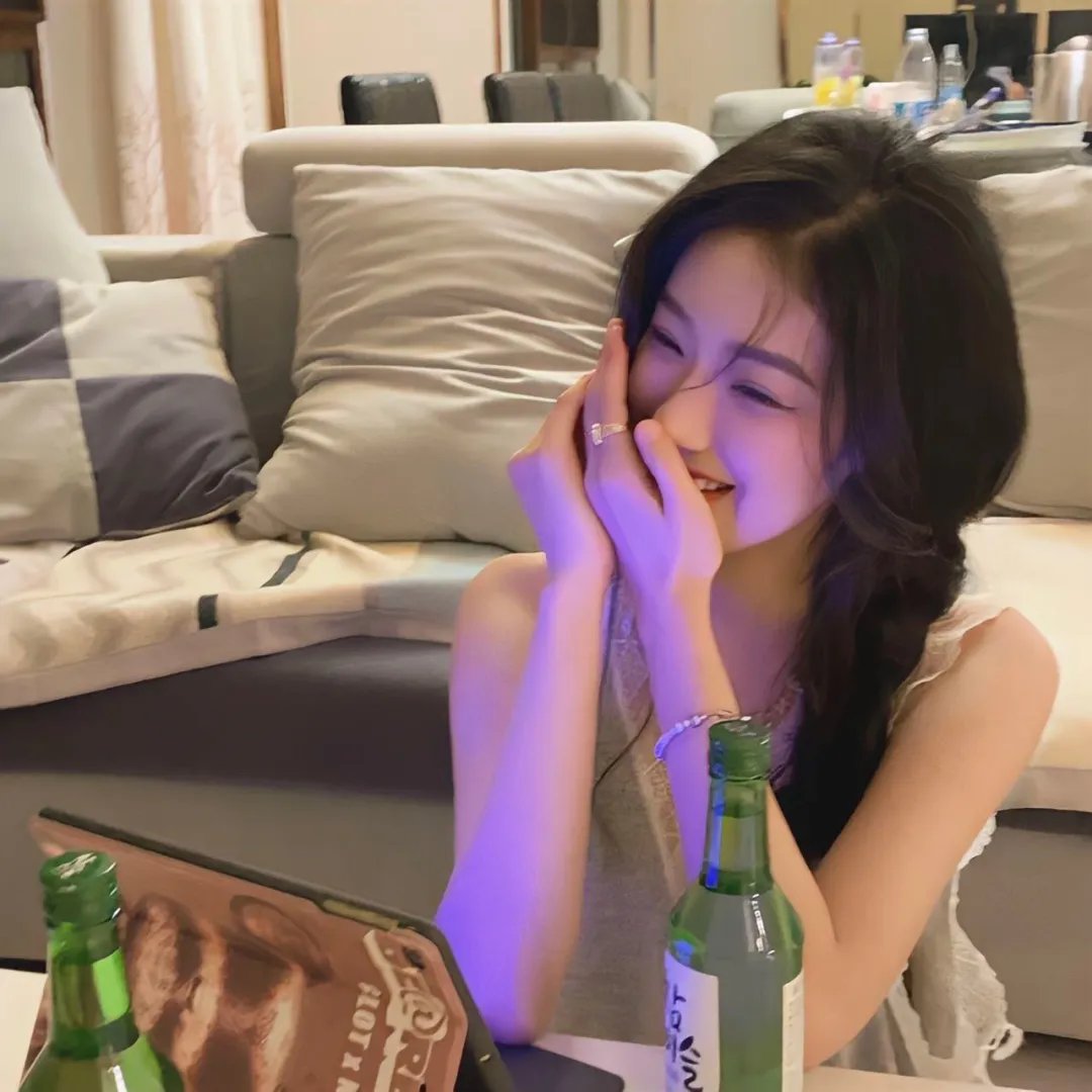 慈善晚宴实拍：星二代出道颜值引争议，网友群嘲